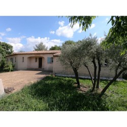 Villa de 160m² plain pied sur jardin de 2200 m² à Cadolive