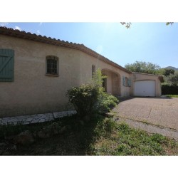 Villa de 160m² plain pied sur jardin de 2200 m² à Cadolive